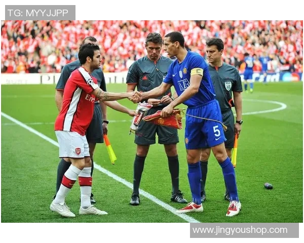 孩子与足球明星互动趣味视频引发网友热议温馨瞬间感动无数人