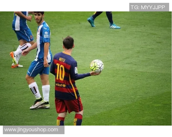 当足球巨星与娱乐圈明星相遇时会擦出怎样的火花与故事