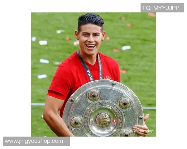 足球明星帅娃萌照大汇集揭示运动员家庭的幸福生活与亲子时光